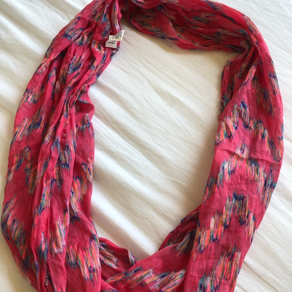 Light weight infinity scarf